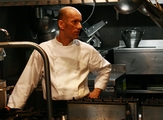 Il cuoco nel film promo, 'Heartbeat'